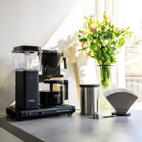 We love our Moccamaster and anytime we have friends or family ask, we always recommend! Super stylish and incredibly well made coffee maker. A bit pricey but worrh every penny! Bespoke Post, Glass Carafe, Espresso Machines, Large Appliances, Water Spray, Favorite Kitchen, Heating Element, Black Kitchens, Coffee Art