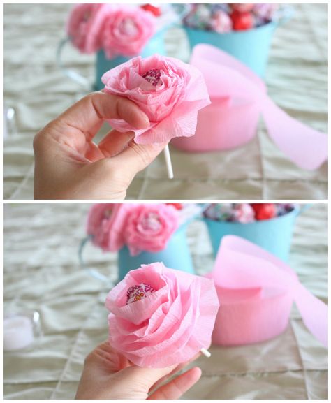 DIY Lollipop Flowers step 5 Lollipop Flowers, Diy Lollipop, Chocolate Factory Party, Flower Party, Candy Bouquet, Valentines Party, Valentine Day Crafts, Girl Shower, Valentine Crafts