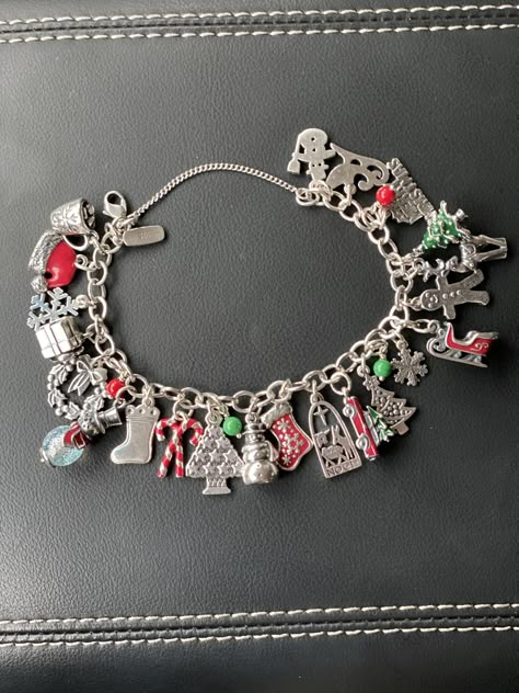 My collection of JA Christmas charms James Avery Christmas Bracelet, Christmas Charm Bracelet, James Avery Charm Bracelet, Charm Aesthetic, James Avery Bracelet, Xoxo Jewelry, James Avery Charms, Bling Things, James Avery Jewelry