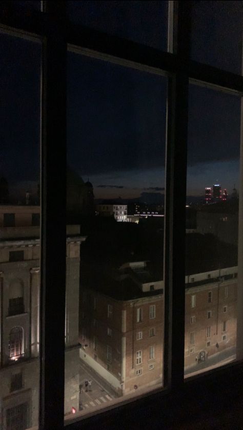 Night London Night View From Window, Night View Snap, Window View Night, Snaps Streaks, Dark View, Streaks Snapchat, Europe Life, Sunset Window, Window Snap