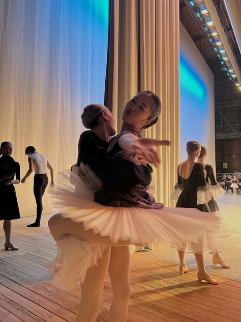 Ballet Class Aesthetic, Ballet Couple, Tari Balet, Dancer Lifestyle, Ballet Pictures, Ballet Beauty, Ballet Inspiration, Ballet Photos, Dancing Aesthetic