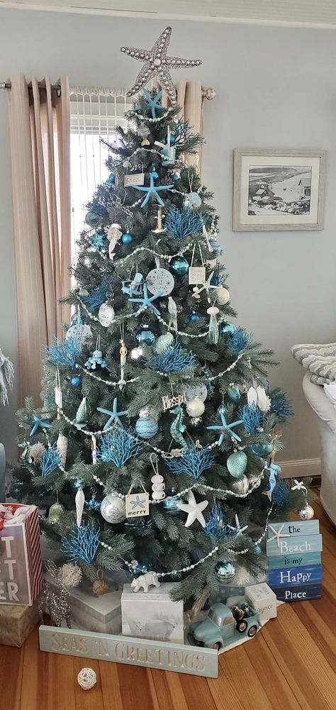 Christmas Tree Ocean Theme, Beach Themed Christmas Tree Decorations, Beach House Christmas Decor Ideas, Coastal Tree Christmas, Ocean Theme Christmas Decorations, Beach Inspired Christmas Trees, Beach Xmas Tree, Beach Themed Christmas Trees, Nautical Christmas Trees