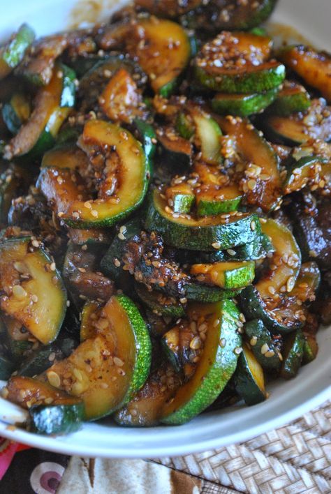 Lori's Lipsmacking Goodness: Spicy Korean Zucchini Zucchini Asian, Vegetarian Zucchini Recipes, Korean Zucchini, Mushroom Zucchini Recipe, Korean Vegetarian Recipes, Recipe Using Zucchini, Zucchini Dinner Recipes, Mushroom Side Dishes, Zucchini Side Dishes