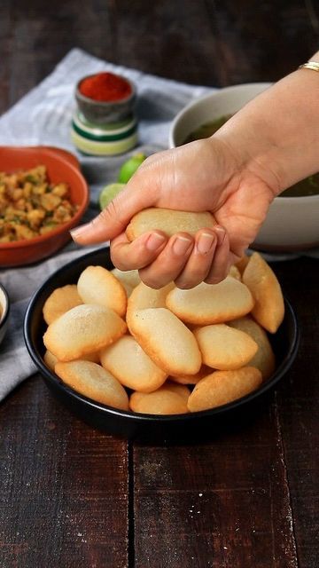 Tamarind Water, Puri Recipes, Spicy Snacks Recipes, Pani Puri, Vegetarian Fast Food, Tastemade Recipes, Indian Cooking Recipes, Sweet Dishes Recipes, Vegetarian Snacks Recipes