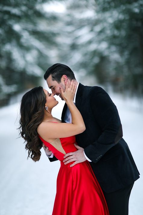 Jaw Dropping Winter Engagement Session - Burgh Brides - A Pittsburgh Wedding Blog Winter Engagement Photos Red Dress, Copal Pic, Snowy Engagement Photos, Christmas Engagement Photos, Snow Engagement Photos, Snow Engagement, Anniversary Pics, Xmas Pics, Elegant Engagement Photos