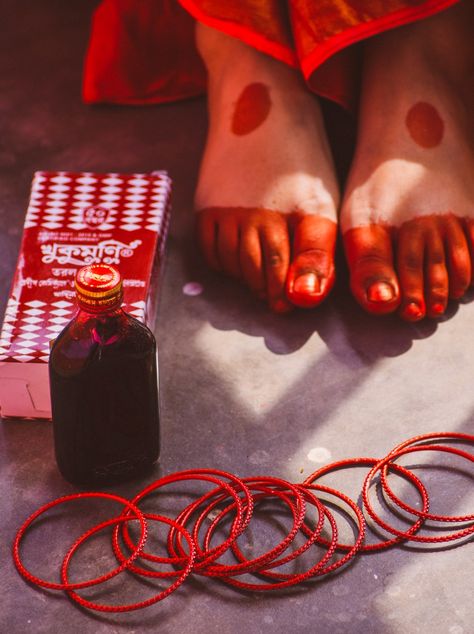 Bengali aesthetics Bengali Woman Aesthetic, Bengali Look Photoshoot, Bengali Aesthetic Photography, Bengali Photoshoot In Saree, Bengali Wedding Aesthetic, Bengali Culture Aesthetic, Bengali Saree Aesthetic, Bengali Girl Aesthetic, Old Indian Aesthetic