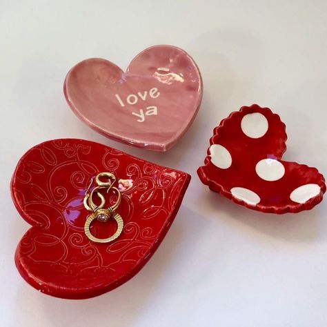 Clay Trays, Pottery Heart, Ceramic Hearts, Clay Inspo, Ceramic Ring Dish, Clay Plates, 17 December, Clay Diy Projects, Pottery Painting Designs