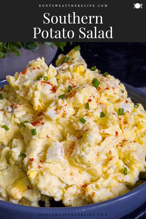 Southern potato salad in a bowl garnished with chives and paprika. Black Folks Potato Salad, Grill Nation, Succotash Recipe, Southern Style Potato Salad, Best Potato Salad Recipe, Potatoe Salad, Southern Potato Salad, Potato Salad Recipe Easy, Barbecue Side Dishes