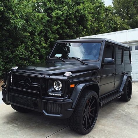 Murdered out Mercedes-Benz G63 AMG ⚫️ Would you drive this monster?  Tag a friend! G Wagon Matte Black, Black G Wagon, Jets Privés De Luxe, Best Suv Cars, Luxury Cars Mercedes, Black Mercedes, Mercedes Suv, Mercedes Benz S550, Best Suv