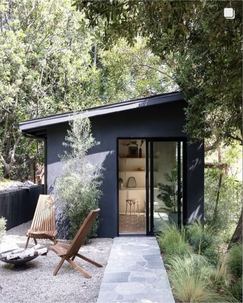 Compound Living, Home Garden Ideas, Garden Cabins, Backyard Studio, Backyard Office, Remodel Inspiration, Outdoor Sheds, Casa Exterior, Backyard Inspiration