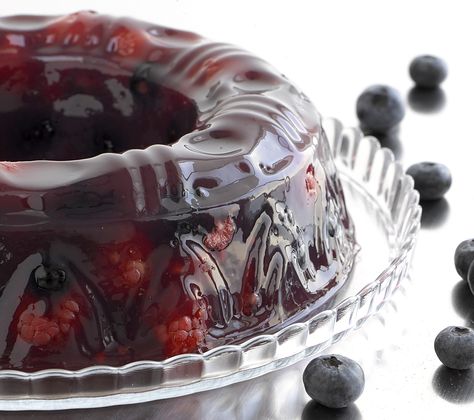 Pomegranate Berry Salad Blueberry Jello, Jello Mold Recipes, Gelatin Salad, Jello Desserts, Berry Salad, Jello Mold, Jello Salad, Jello Molds, Jello Recipes