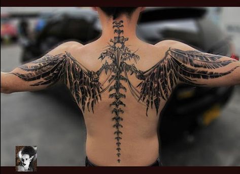 Miles de tatuajes para Mujeres y Hombres. Ideas originales con significado para obtener un tatuaje único y personal. Bienvenidos a Belagoria! Wing Tattoos On Back, Alas Tattoo, Backpiece Tattoo, Bone Tattoos, Skeleton Tattoos, Wing Tattoo, Back Tattoos For Guys, Cat Tattoos, Spine Tattoo