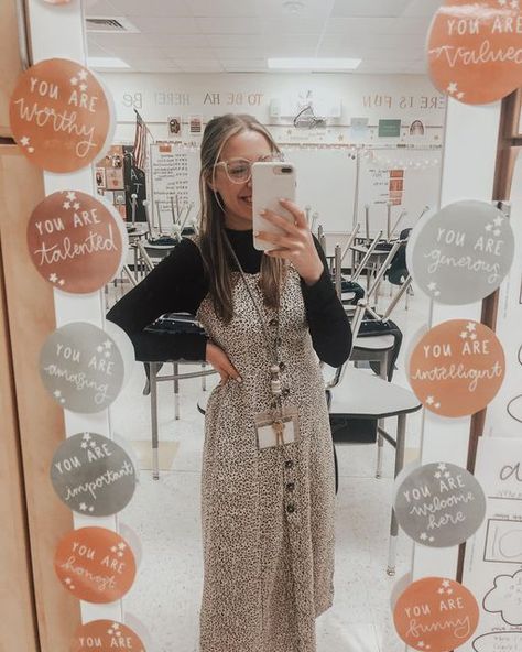 Primary School Teacher Outfits, Practicum Outfit, Teacher Winter Outfits, Teacher Dress Code, Student Teaching Outfits, School Teacher Outfits, Mom Fits, Teacher Fits, Teacher Aesthetic