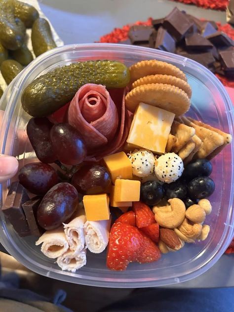 Charcuterie Lunch, Box Snack, Lunch Box Snacks, Picnic Lunches, Chocolate Nuts, Cheese Crackers, Kids Snacks, Kids Lunch, Lunch Boxes