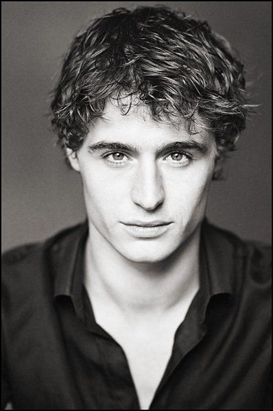 Max Irons Sinead Cusack, Max Iron, Xavier Samuel, Max Irons, V Magazine, Man Crush, Infp, Good Looking Men, Story Ideas