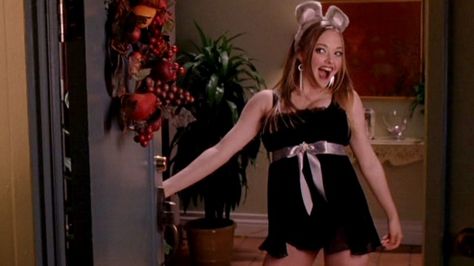 Mean Girls Halloween, Bonney One Piece, Easy College Halloween Costumes, Karen Smith, Costumes College, Halloween Costumes College Girls, Hot Costume, Pretty Halloween Costumes, Girly Movies