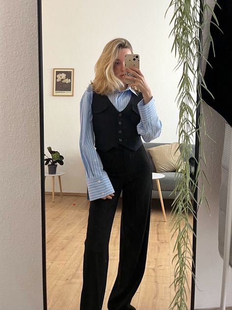 Formal Fits Women Aesthetic, Business Casual Vest Outfit, Fitted Vest Outfits For Women, Vest With Button Up Shirt, Elegant Vest Outfit, Office Vest Outfits For Women, Black Button Up Vest Outfit, Shirt Vest Outfits For Women, Vest And Collared Shirt