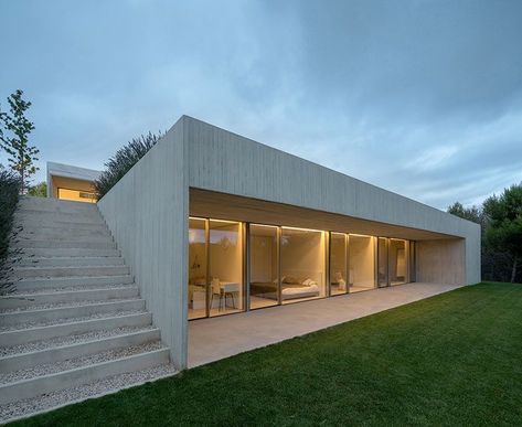 Casas Country, Concrete Houses, Concrete Architecture, Concrete House, Hus Inspiration, Modern Architecture House, Minimalist Architecture, Architect House, Pamplona