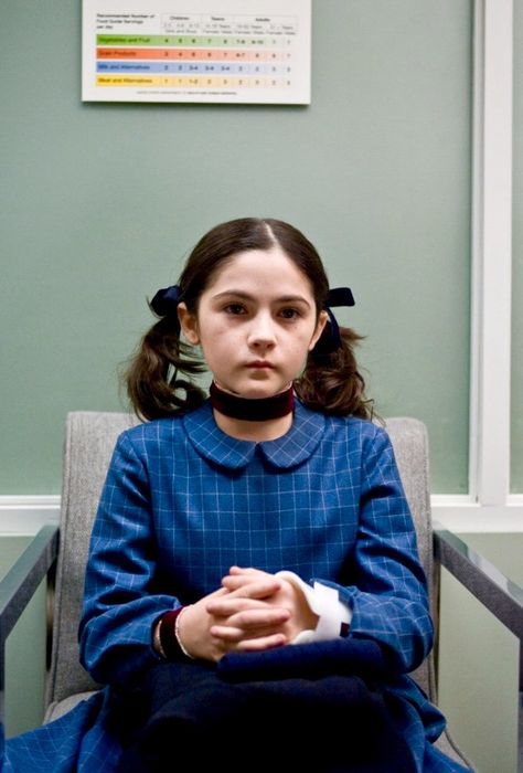 Orphan Film, Orphan Costume, Orphan 2009, Orphan Movie, Horror Movie Costumes, Isabelle Fuhrman, Movie Halloween Costumes, Scary Costumes, Stars Then And Now