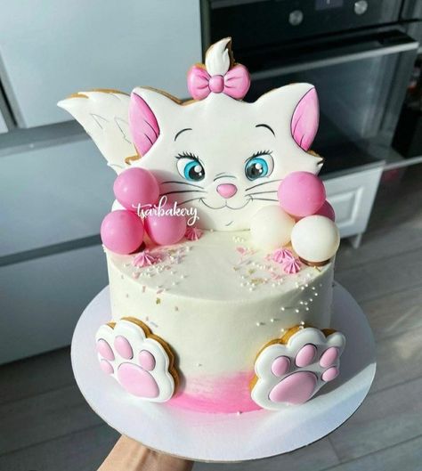 Cursed Cakes, Birthday Cake For Cat, Candy Birthday Cakes, Birthday Cake Decorating Ideas, 1st Birthday Cakes, Candyland Christmas, Cartoon Cake, Cake Decorating Ideas