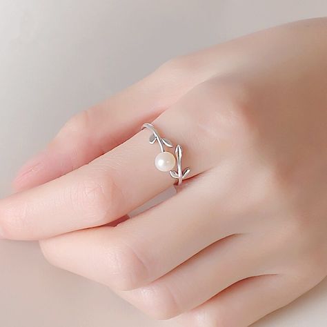 Pearl Ring Design, Pearl Ring Simple, Natural Pearl Ring, Silver Pearl Jewelry, White Pearl Ring, Silver Pearl Ring, Pearl Jewelry Design, Silver Ring Designs, Gold Rings Fashion