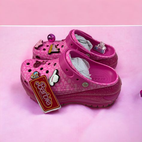 Crocs X Barbie Movie Mega Crush Clog Women’s Size 9 New Mega Crush Clog, Crocs Shoes Women, Lightning Shoes, Platform Crocs, Lined Crocs, Sarah Black, Tie Dye Shoes, Crocs Pink, Black Crocs