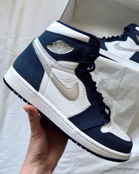 Air Jordan 1 Outfit Midnight Navy, Midnight Navy Jordan 1 Blue Silver Sepatu Air Jordan, Buty Jordan, Обувь Air Jordan, Nike Air Jordan 1 High, Boty Nike, Skor Sneakers, Navy Blue Shoes, Nike Fashion Shoes, Nike Shoes Girls