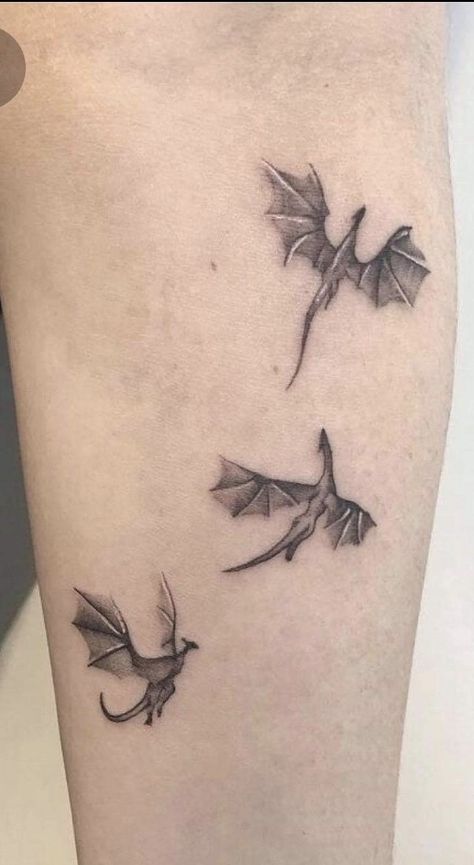 Dragon Tattoo On Arm, Flying Dragon Tattoo, Dragon Tattoo Ideas For Men, Thestral Tattoo, Miniature Tattoos, Dragon Tattoo Arm, Animal Tattoos For Women, Targaryen Tattoo, Dragon Flying