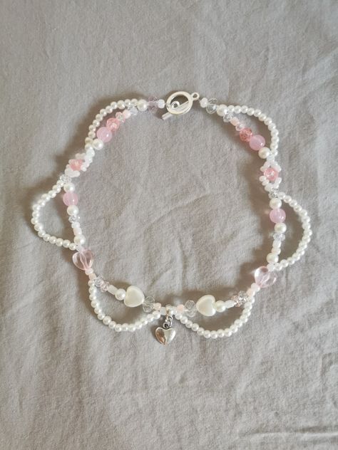 Pink And White Beaded Bracelets, Beaded Neckalce, Pink Beaded Necklace, Princess Necklace, Bead Charms Diy, Beaded Necklace Diy, Beads Bracelet Design, Beaded Jewelry Designs, Pretty Necklaces