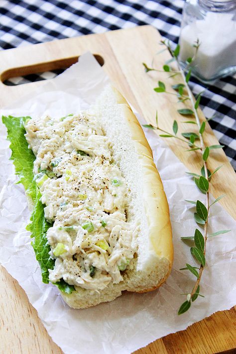 Chicken Mayonnaise Sandwich, perfect snack, or why not include it when on picnic. With simple ingredients this chicken sandwich well surprise you! Cooking Sandwich, Chicken Mayonnaise, Chicken Mayo Sandwich, Mayonnaise Sandwich, Sandwich Healthy, Bread Crumbs Recipe, Chicken Salad Sandwich Recipe, Delicious Chicken Salad, Mayo Recipe