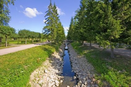 I want to use stone or rock to clean up the drainage ditch in the front of the house. Ditch Ideas, Driveway Culvert, Drainage Ditch, Yard Drainage, Drainage Solutions, Creek Bed, Lawn Sprinklers, Concrete Driveways, Dry Creek