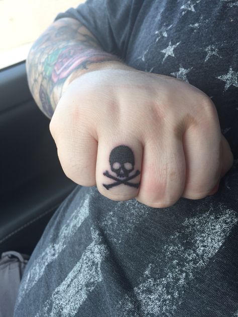 Skull Finger Tattoos, Small Skull Tattoo, Lily Tattoo Design, Full Tattoo, Finger Tattoo For Women, Finger Tats, Knuckle Tattoos, Bone Tattoos, Tattoo People