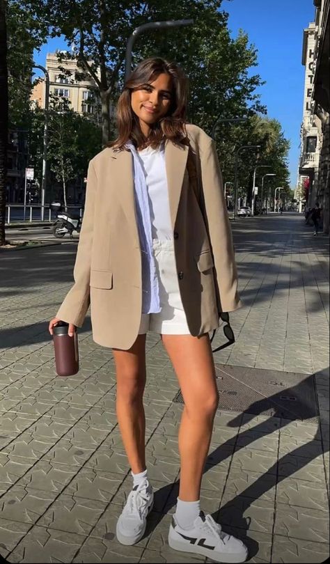 11 Best & Aesthetic Travel Outfits For Women | All seasons Comfy Travel Outfit Ideas Airport Outfits Winter, Women Travel Outfits, Singapore Beach, Comfy Travel Outfit Summer, Best Travel Outfits For Women, Travel Outfits For Women, Stylish Travel Outfit, Travel Outfit Ideas, Comfy Travel Outfit