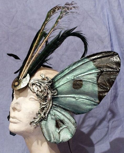 fairy10 Moth Mask, Diy Kostüm, Fantasy Costumes, Halloween Kostüm, Fantasy Fashion, Butterfly Wings, Costume Design, Headdress, Halloween Makeup