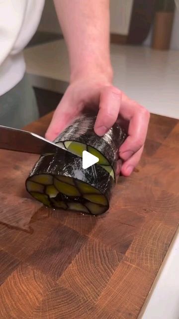 chefstime on Instagram: "Check This. A very nice rouleau of leek with nori and vinaigrette. Be inspired by ↙️ By 👨🏻‍🍳 @qistohtheone  🎥 By @qistohtheone  Do you like fine dining !!! Follow Me @dutchcuisine  •••••••••••••••••••••••••••••• Reposted from @culinaireinspiratie 📄If you are the license holder of this material, please contact me. 📷 All rights and credits reserved to the respective owner(s)  Always wanted to see your dish on my Instagram account!! Now you can, check the link in my bio. ⬆️  #culinaireinspiratie #roll #rouleau #leek #inspiration #nori #technique #garnish #fresh #cooking #chef" Entree Fine Dining, Fine Dining Starters, Fine Dining Plating, Starter Dishes, Onion Rolls, Salmon Roll, Cooking Chef, Vegan Cooking, Leeks