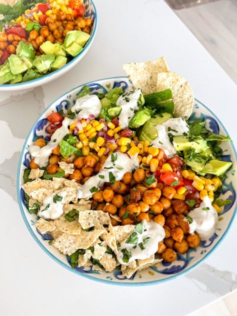 A 15 minute gluten-free vegan taco salad recipe made with crunchy Romaine lettuce, Black Bean + Corn salsa, avocado, tortilla chips and warm seasoned chickpeas Vegan Taco Salad Recipe, Chickpea Taco, Creamy Salsa Verde, Bean Corn Salsa, Avocado Tortilla, Taco Salad Doritos, Corn Bean Salsa, Seasoned Chickpeas, Salsa Avocado