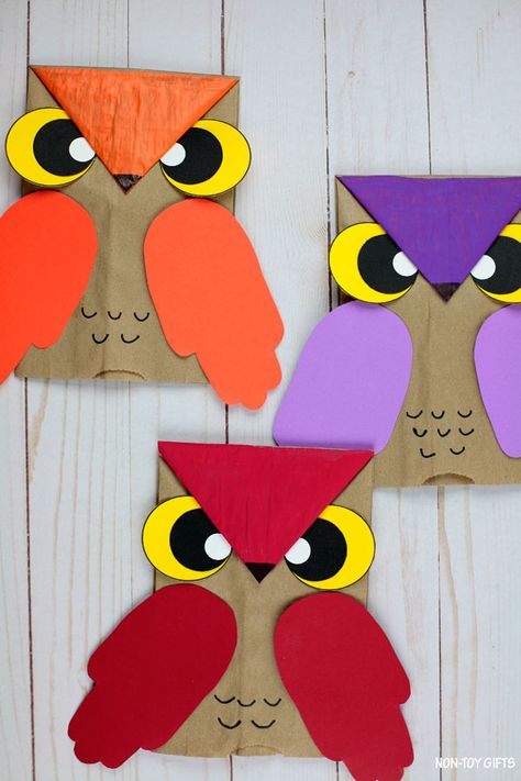 Paper bag owls. Easy fall and autumn craft for preschool and older kids. #owlcrafts #paperbagaowl #paperbagowlpuppet #owlcraftforkids Paper Bag Owl, Craft For Preschool, Owl Templates, Fall Paper Crafts, Owl Craft, September Crafts, Autumn Craft, November Crafts, Paper Bag Crafts