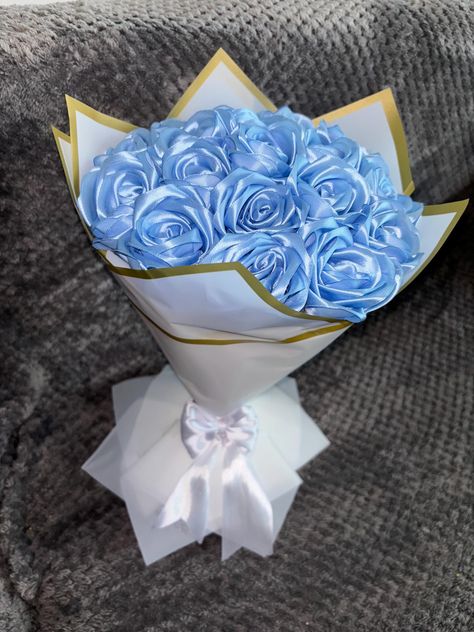 Handmade, made to order silk rose bouquets in a variety of colours and sizes. Select colour and rose count for a personalised bouquet. If you would like an additional colour please add it in the personalisation description box. Royal Blue Ramo, Ribbon Ramo, Blue Themed Gift Baskets, Roses Bouquet Gift, Ribbon Flowers Bouquet, Silk Rose Bouquet, Blue Flowers Bouquet, Luxury Bouquet, Luxury Flower Bouquets