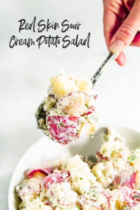 Sour cream potato salad in white bowl Red Skin Potato Salad Recipe, Sour Cream Potato Salad, Vinegar Potato Salad, Red Skin Potato Salad, Red Potato Salad Recipe, Sour Cream Potatoes, Potato Salad Dill, Potatoe Salad, Dill Potatoes