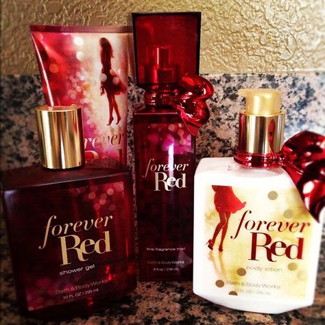 NEW Forever Red™ — a passionate blend of pomegranate, red osmanthus and a sexy surprise of vanilla rum! Vanilla Rum, Lotion Candles, Bath N Body Works, Forever Red, Fall Fragrance, Perfume Body Spray, Spray Lotion, Bath And Body Work, Bath And Body Works Perfume