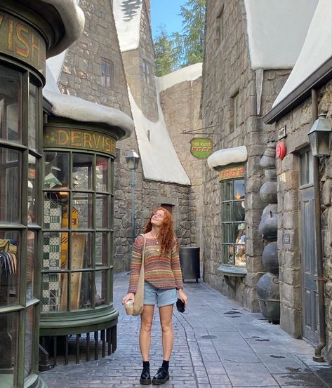 Hufflepuff Outfit, Universal Studios Orlando Trip, Universal Studios Outfit, Orlando Photos, Universal Parks, Theme Park Outfits, Foto Disney, Harry Potter Universal Studios, Harry Potter Studios