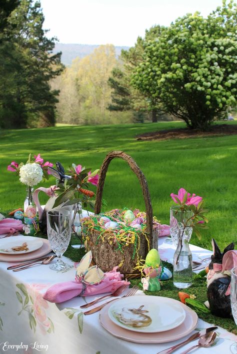 An Easter Picnic + Scriptures Easter Picnic Ideas, Spring Event Ideas, Outdoor Easter Party, Easter Picnic, Easter Tea Party, Easter Lunch, Easter Event, Easter Garden, Easter Table Settings