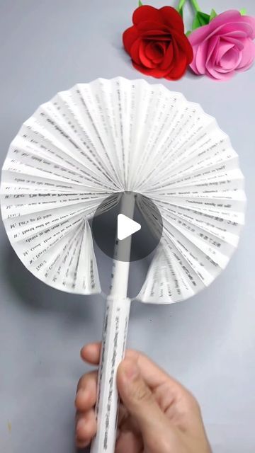 Making Paper Fans, Fan Folding Paper Craft, Fan Making Craft, How To Make A Paper Fan, Paper Fans Diy, Fan Origami, Diy Paper Fan, Paper Folding Crafts, Folding Fans