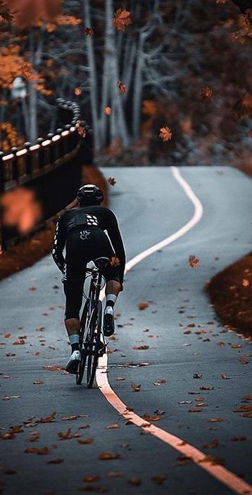 Cycling Inspiration, Cycling Photography, Triathlon Bike, Women Cycling, Cycling Motivation, Comfort Bike, Cycle Ride, Bike Photography, Road Bike Women