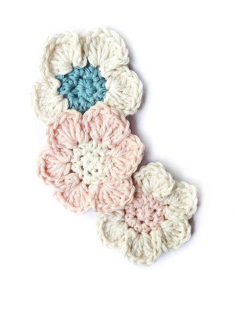 Free Crochet Flower Pattern Collection - Easy Crochet Patterns Flat Crochet Flowers, Applique Patterns Free, Crochet Applique Patterns, Petal Crochet, Flat Crochet, Crochet Flower Applique, Flat Flowers, Crochet Christmas Trees Pattern, Puff Stitch Crochet