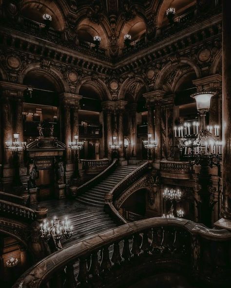 Dark Academy Aesthetic, Dark Royalty Aesthetic, Dark Acadamia, Castle Pictures, Medieval Aesthetic, Academia Aesthetics, Comfort Place, Dark Castle, Classic Sculpture