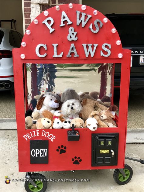 Kids Wagon Float Ideas, Dog Trunk Or Treat Ideas, Wagon Floats, Wagon Costume, Claw Game, Dog Parade, Kids Wagon, Crane Machine, Halloween Circus