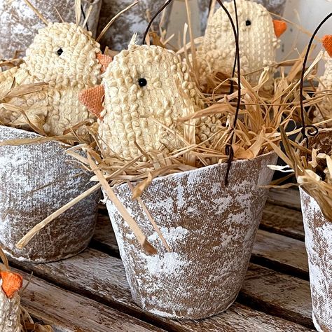 Primitive Spring Easter Chicks, home decor Primitive Easter Decor, Springtime Crafts, Primitive Spring, Primitive Easter, Aluminum Can Crafts, Easter Egg Basket, Rock River, Easter Decorating, Peter Cottontail