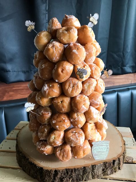 Donut beehive Winnie the pooh baby shower Pooh Baby Shower Ideas, Pooh Nursery, Winnie The Pooh Themes, Winnie The Pooh Baby Shower, Disney Baby Shower, Winnie The Pooh Birthday, Fun Baby Shower Games, Pooh Baby, Baby Shower Inspiration