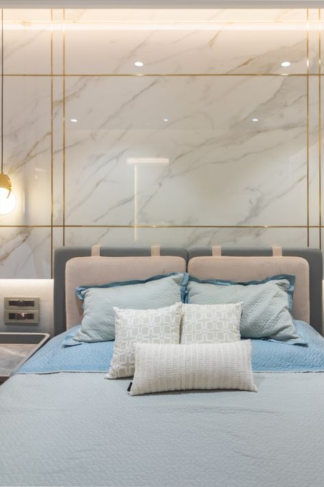 Marble Wall Bedroom, Bedroom Reference, Marble Bedroom, Italian Bed, Bed Design Modern, Bedroom Closet Design, Design Theme, Marble Wood, Bedroom Closet